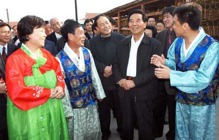 吴官正：树立社会主义荣辱观 增强官员廉政意识