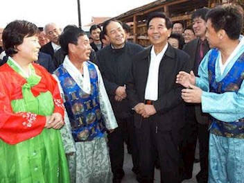 吴官正：树立社会主义荣辱观 增强官员廉政意识