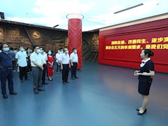 【党史学习教育】m88明昇组织领导干部参观脱贫攻坚成就展