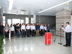 学校领导带头参加2021年扶贫日自愿捐款活动