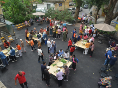 学校离退处与后勤基建处联合举办“粽香情浓·乐享端午”包粽子活动